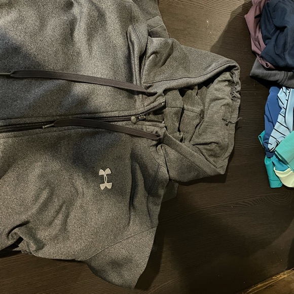 Ladies under armour sweater - Picture 2 of 5